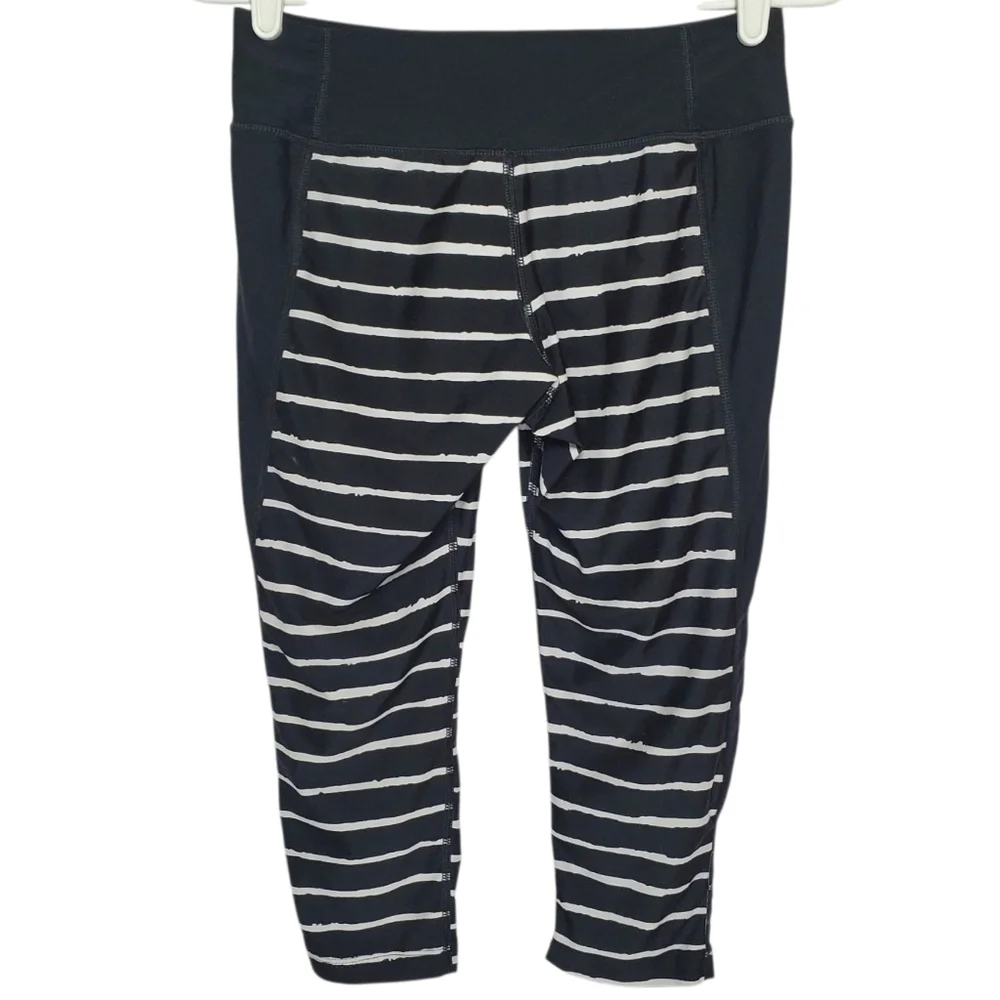 2447 * Nike Cropped Black White Stripe Compression Legging Pants Size S